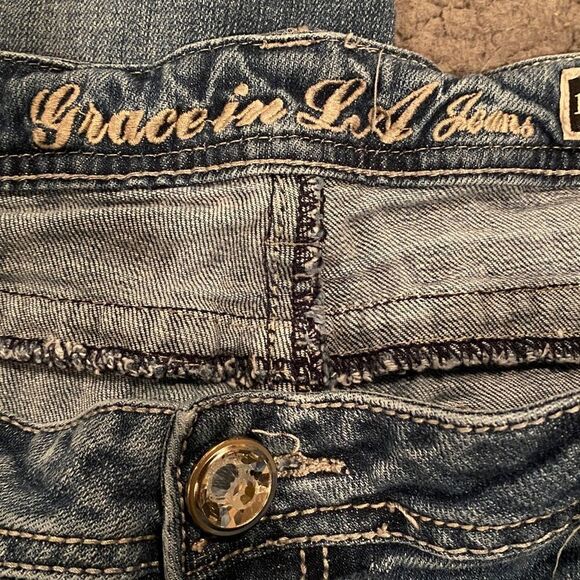 Grace in La Cropped Jeans - Picture 13 of 16